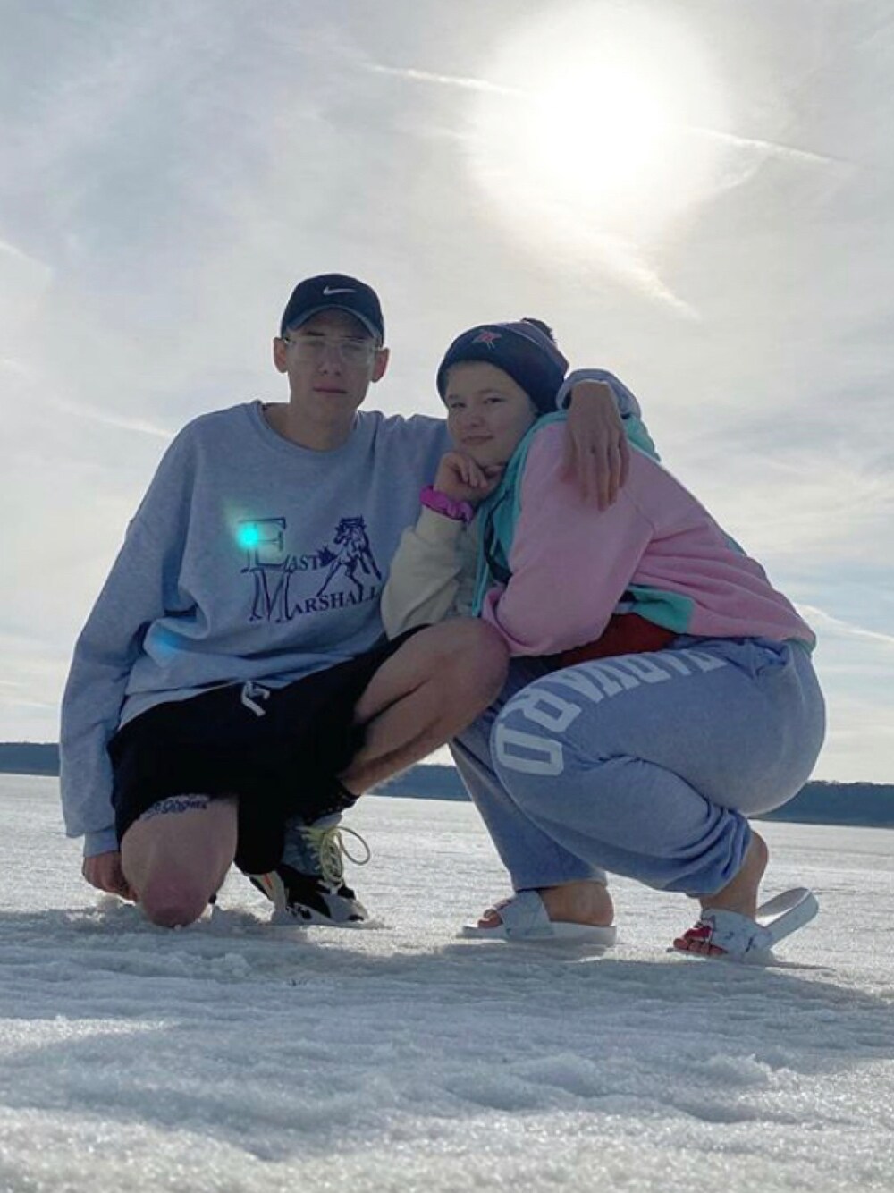 「ice、Champion、yeezy、fear of god、ESSENTIALS、KanyeWest、teddy fresh、NIKE、beanie、slides」｜「RIPNDIPの9/10（サンダル、ホワイト系）」を使った、gibsofyesterさん（レディース・160cm）の春コーディネートの1枚目の写真