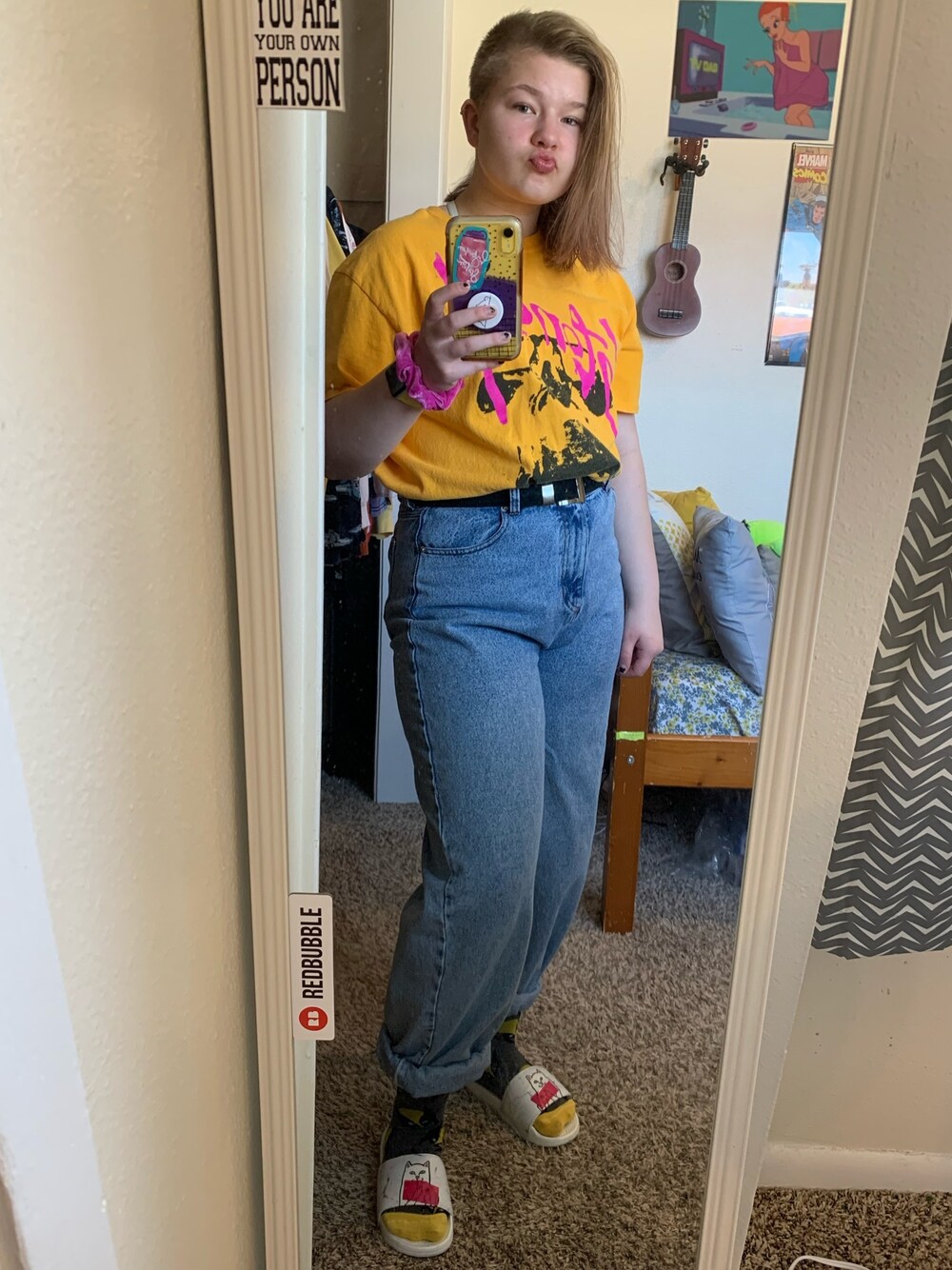 「slides、socks、highwaist、belt、Tshirts、postmalone、minga london、ripndip、marvel、momjeans」｜「RIPNDIPの9/10（サンダル、ホワイト系）」を使った、gibsofyesterさん（レディース・160cm）の春コーディネートの1枚目の写真