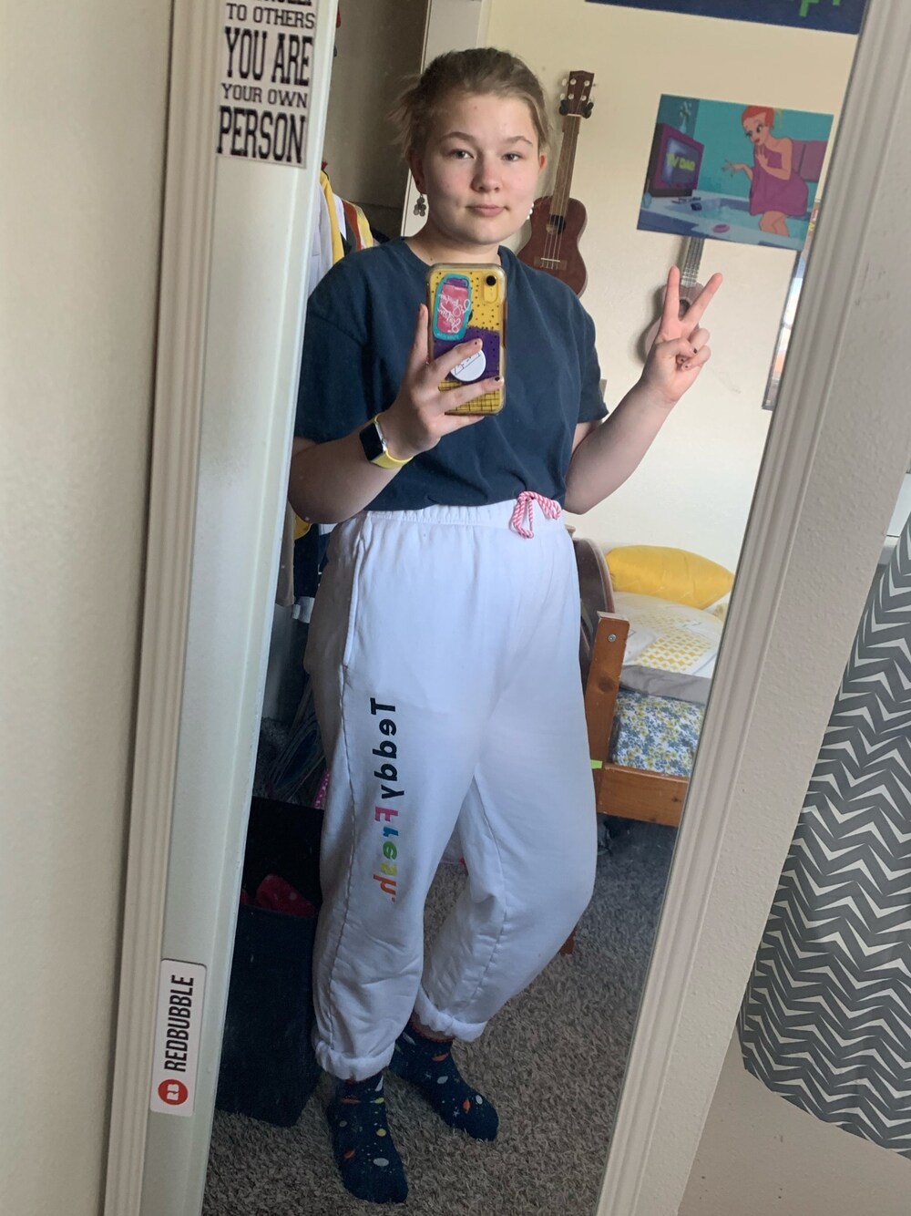 「sweatpants、teddy fresh、Tshirts、Apple Watch、quarantine、stayhome、earrings、lazy、lazyday、at home」｜「NAのアイテム（ソックス/靴下、ブルー系）」を使った、gibsofyesterさん（レディース・160cm）の春コーディネートの1枚目の写真