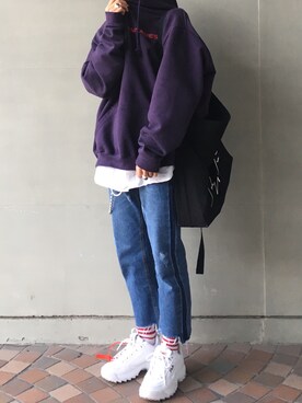 white fila sneakers outfit