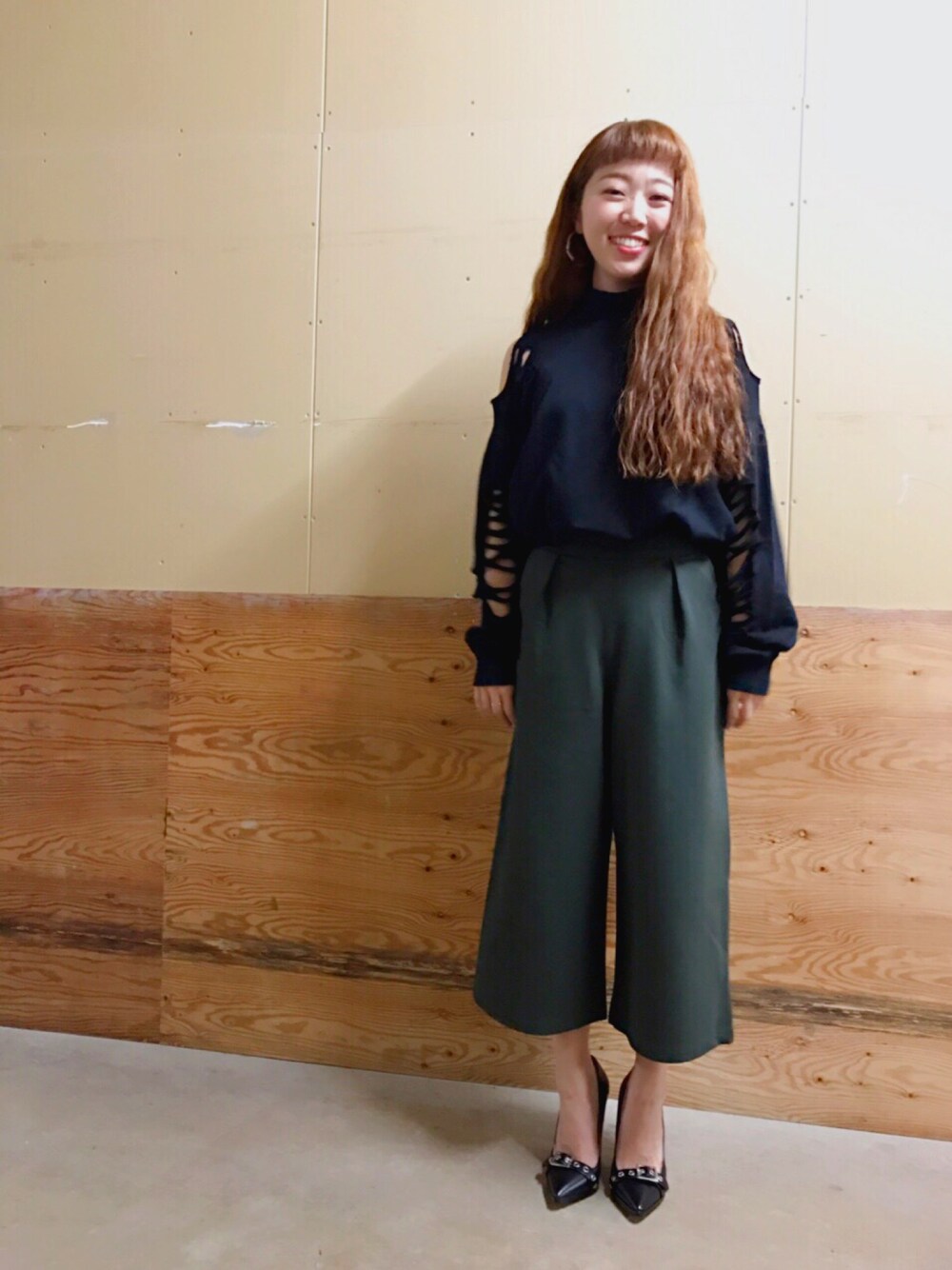 「大人コーデ、パンツスタイル、シンプル、ディーゼル」｜「DIESELの00S3130GAOT（スウェット、ブラック系）」を使った、maimaiさん（レディース・157cm）の夏コーディネートの1枚目の写真