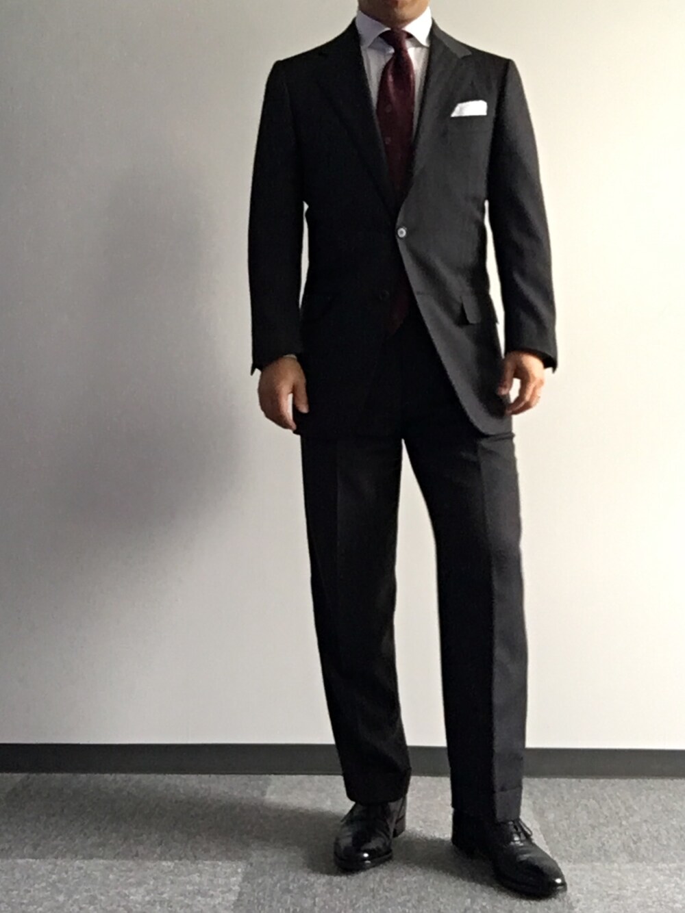 「ビジネススタイル」｜「Sartoria Castangiaのアイテム（セットアップ、グレー系）」を使った、六弦 上石江戸緑さん（メンズ・166cm）の秋コーディネートの1枚目の写真