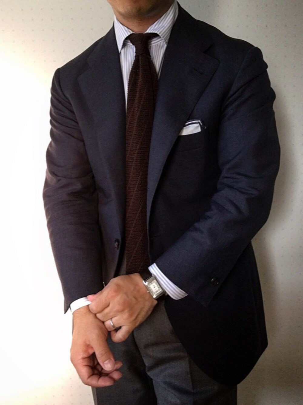 「ビジネススタイル」｜「Sartorial Raffanielloのアイテム（テーラードジャケット、ブルー系）」を使った、六弦 上石江戸緑さん（メンズ・166cm）の夏コーディネートの1枚目の写真