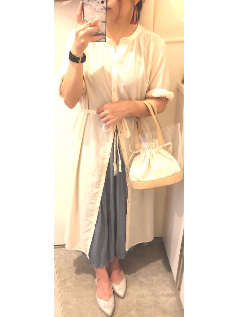 「ワンピース、シャツワンピ、スカートパンツ、サテンパンツ、ワイドパンツ、レイヤードスタイル、巾着バッグ、クリアバッグ、パンプス、きれいめカジュアル」｜「HandmadeのPaul Smithのラッピングリボンで作りました🎁（イヤリング、その他）」を使った、Miiikaさん（レディース・145cm）の秋コーディネートの1枚目の写真