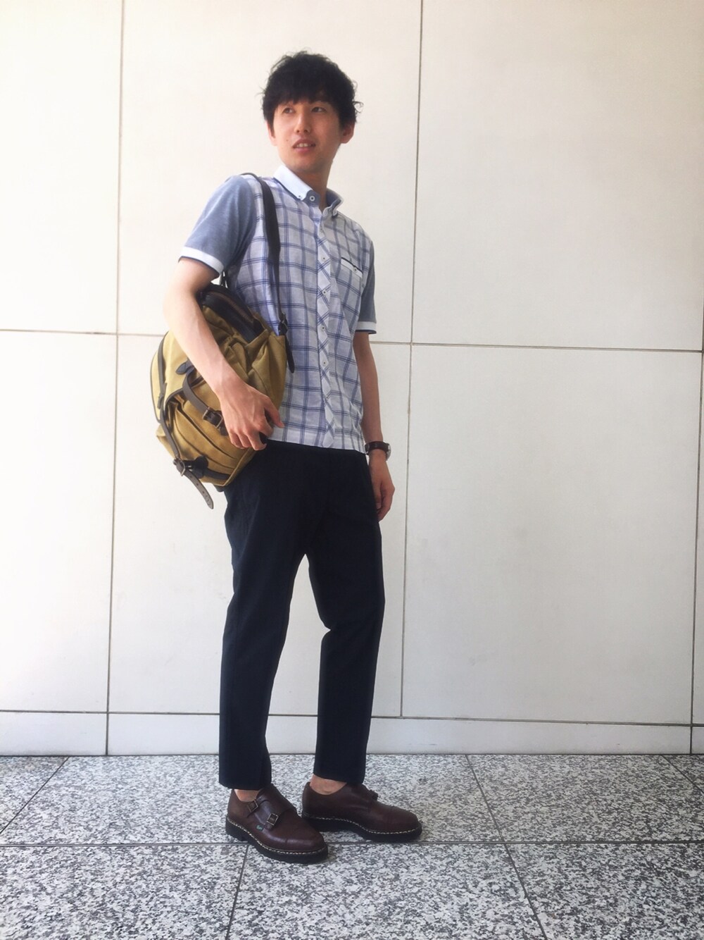 「チェックシャツ、ブルー、夏、大人カジュアル、クロップドパンツ、きれいめカジュアル、シンプルコーデ、シャツスタイル」｜「Golden Bearのアイテム（その他パンツ、その他）」を使った、goldenbearさん（メンズ・172cm）の夏コーディネートの1枚目の写真