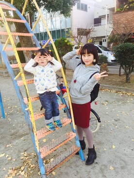 「アイテム（デニムスカート、レッド系）」を使った、爱笑D小酒窝さん（レディース・155cm）の冬コーディネート