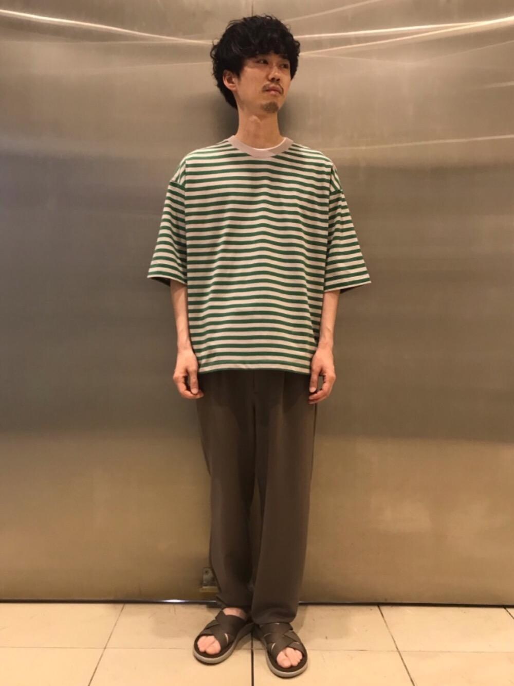 「BEAUTY&YOUTH UNITED ARROWSのBY デュアルパック ワイド イージーパンツ 【セットアップ対応】（その他パンツ、ベージュ系）」を使った、nakamura  tomoyaさん（メンズ・170cm）の春コーディネートの1枚目の写真