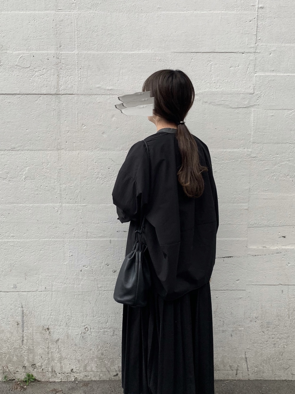「black、TANDEY、黒コーデ、休日と詩、シルバーアクセサリー、PHILIPPE AUDIBERT、ISSEY MIYAKE」｜「eunoiaのアイテム（ノーカラージャケット、ブラック系）」を使った、mn__tさん（レディース・155cm）の春コーディネートの1枚目の写真