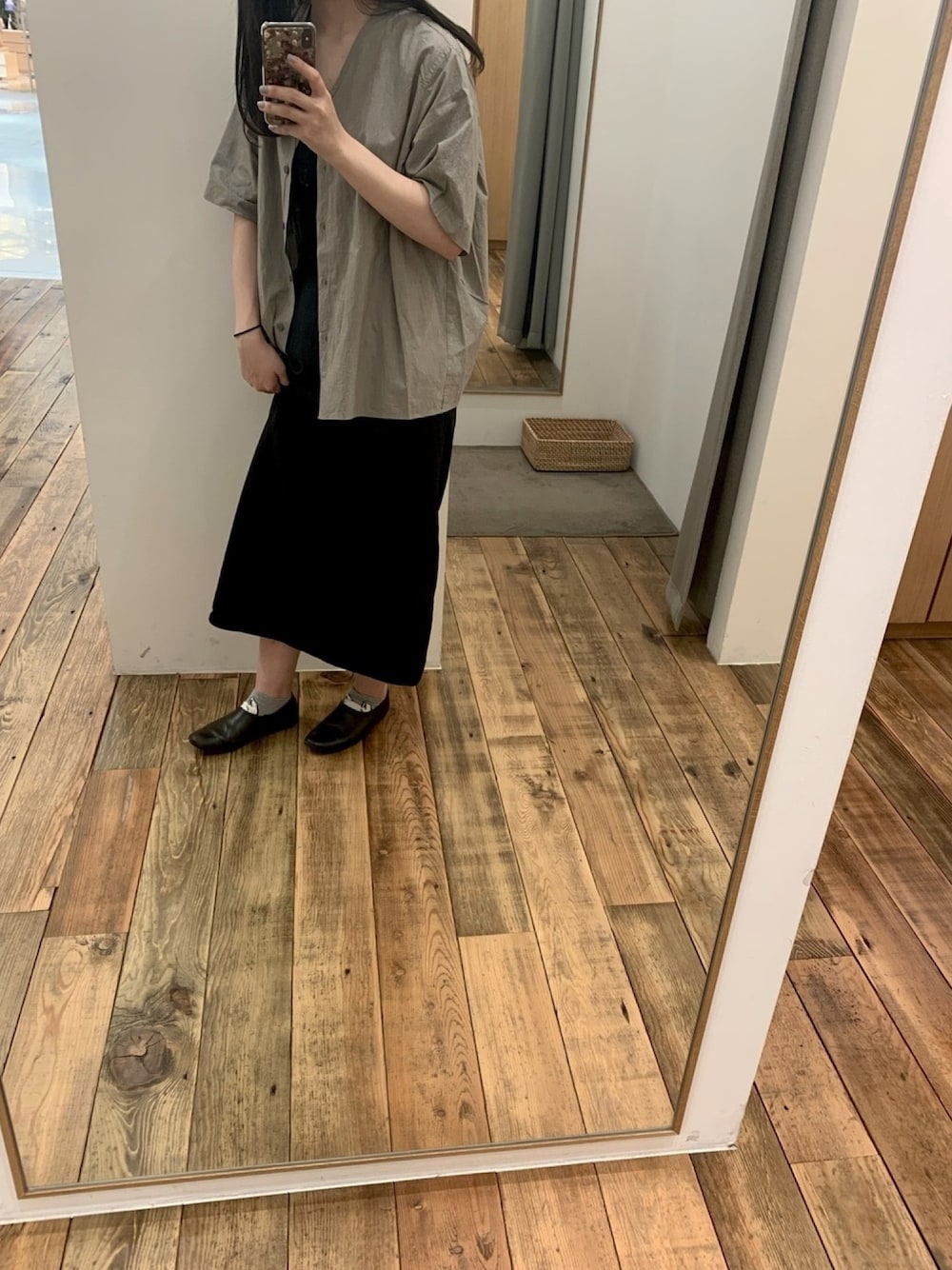 「モノトーン、orsoo、TANDEY、オローネ、韓国好きな人と繋がりたい」｜「オローネのアイテム（タンクトップ、ブラック系）」を使った、mn__tさん（レディース・154cm）の秋コーディネートの1枚目の写真