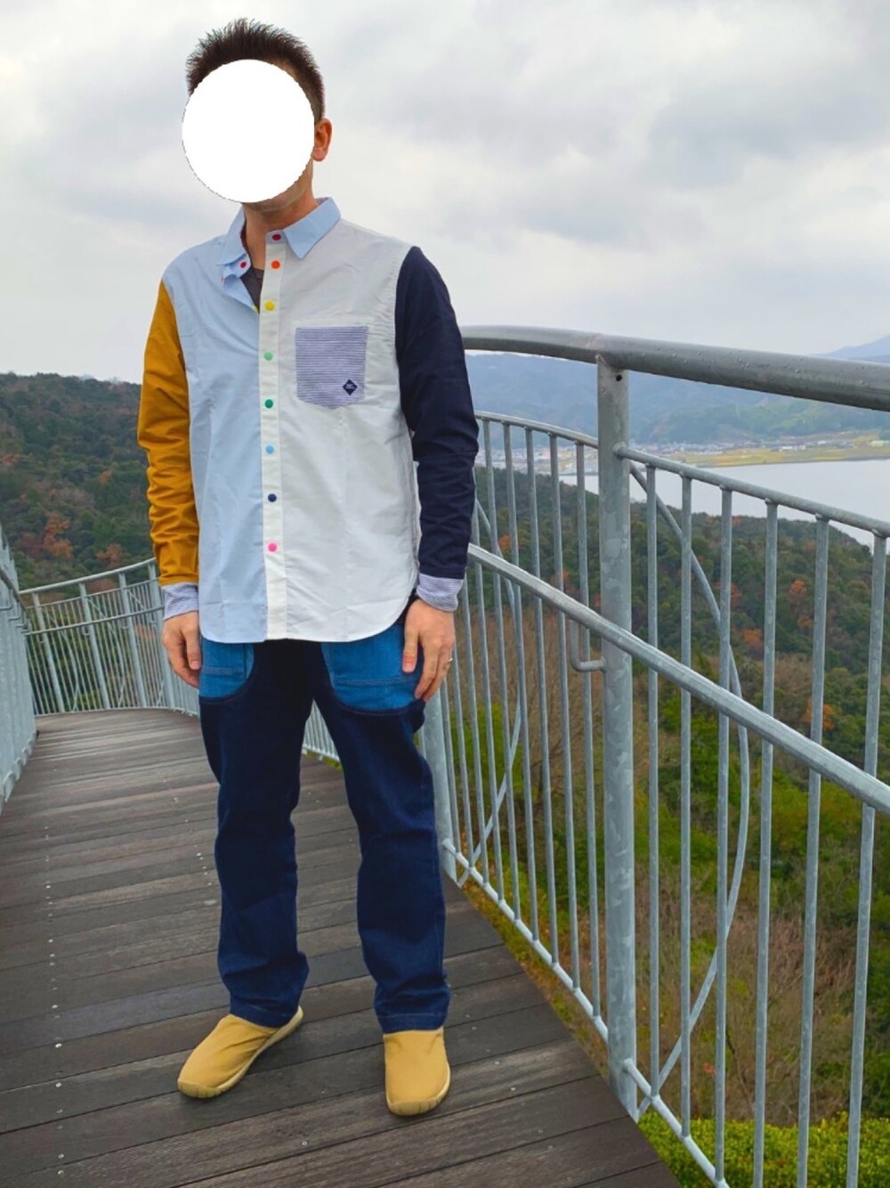 「年末WEAR感謝祭、冬コーデ、冬、デニムパンツ、天橋立、旅行、おしゃれ、おきにいりアイテム」｜「gym masterの☆★カラフルスナップボタン 2WAYシャツ★☆（シャツ/ブラウス、ブルー系）」を使った、猿吉さん（メンズ・168cm）の冬コーディネートの1枚目の写真