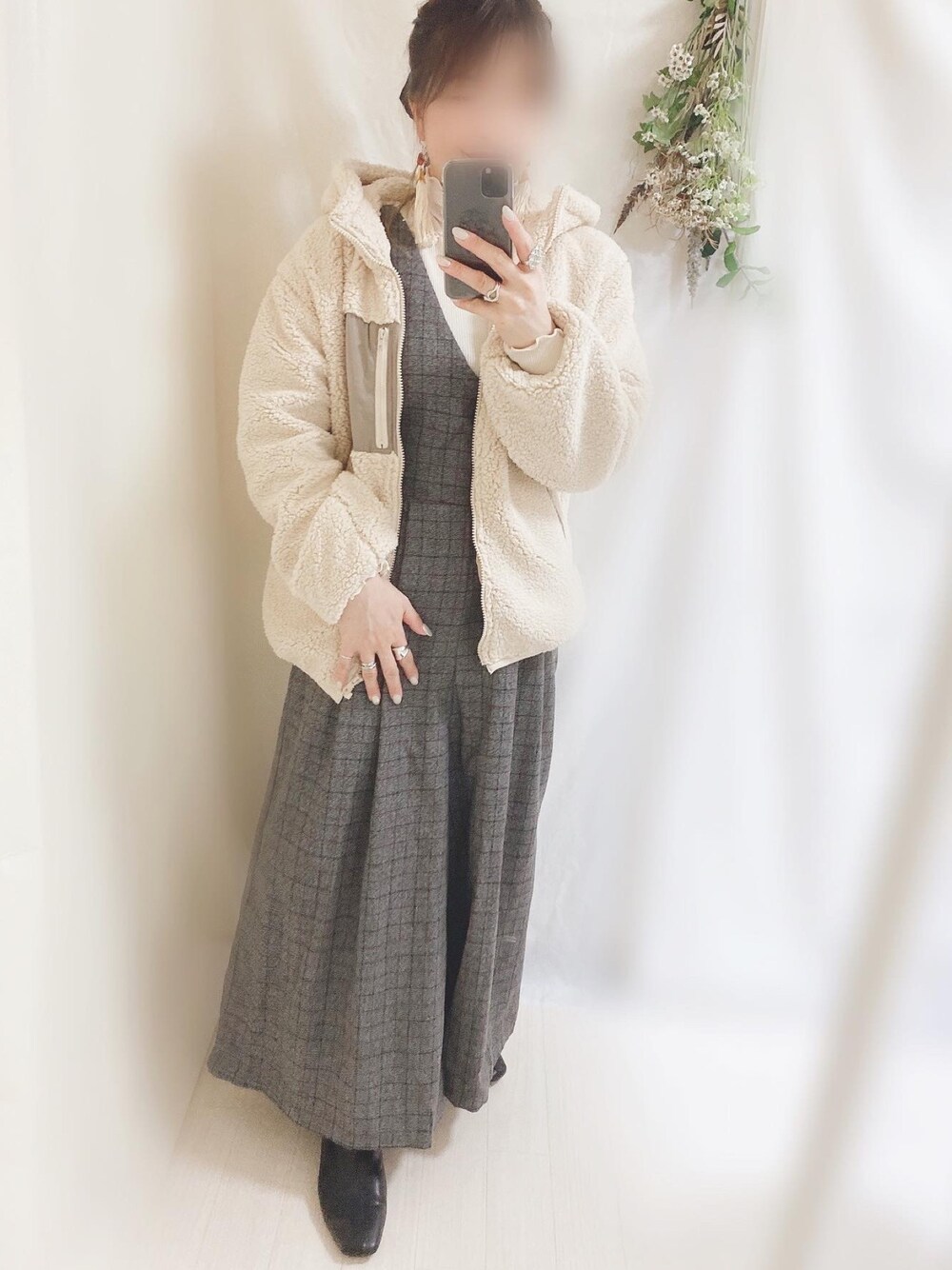 「冬コーデ、オトナカジュアル、休日コーデ、おしゃれさんと繋がりたい、プチプラコーデ、大人女子、ラクチンコーデ、大人ガーリー、シンプルコーデ、チェックスカート」｜「frames RAY CASSINのボリュームスリーブボアブルゾン（ブルゾン、ベージュ系）」を使った、ナナさん（レディース・156cm）の冬コーディネートの1枚目の写真