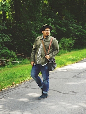 「アイテム（メッセンジャーバッグ、ブルー系）」を使った、JMORAGMENさん（メンズ・178cm）の冬コーディネート