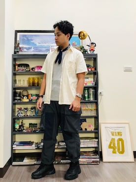 「GOOPiMADE」｜「アイテム（チノパンツ）」を使った、Ú-Sêng Tânさん（メンズ・166cm）の秋コーディネート