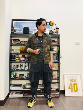 「GOOPiMADE」｜「アイテム（チノパンツ）」を使った、Ú-Sêng Tânさん（メンズ・166cm）の冬コーディネート