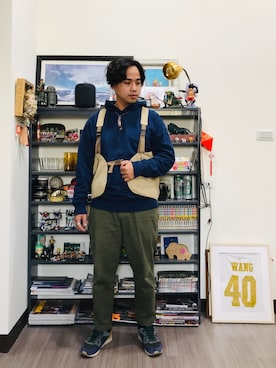 「COP（シーオーピー）のアイテム（パンツ）」を使った、Ú-Sêng Tânさん（メンズ・166cm）の春コーディネート