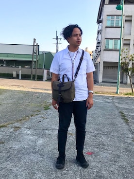 「COP（シーオーピー）のアイテム（パンツ）」を使った、Ú-Sêng Tânさん（メンズ・166cm）の春コーディネート