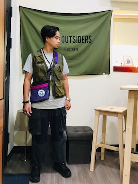 「GOOPiMADE」｜「アイテム（チノパンツ）」を使った、Ú-Sêng Tânさん（メンズ・166cm）の春コーディネート