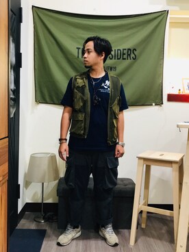 「GOOPiMADE」｜「アイテム（チノパンツ）」を使った、Ú-Sêng Tânさん（メンズ・166cm）の春コーディネート