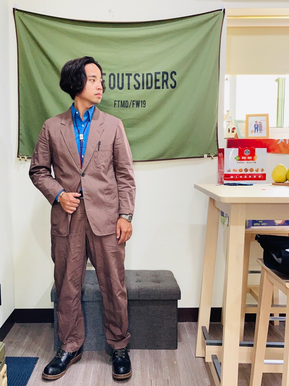 「ootdtw、UNIQLO U、VINTAGE、boots、wedding dress」｜「UNIQLOのアイテム（スーツジャケット、ブラウン系）」を使った、Ú-Sêng Tânさん（メンズ・167cm）の秋コーディネートの1枚目の写真