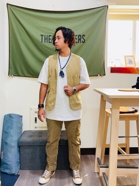 「SYNDRO（シンドロ）のアイテム（トップス）」を使った、Ú-Sêng Tânさん（メンズ・167cm）の秋コーディネート