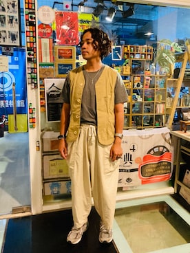 「SYNDRO（シンドロ）のアイテム（トップス）」を使った、Ú-Sêng Tânさん（メンズ・167cm）の秋コーディネート