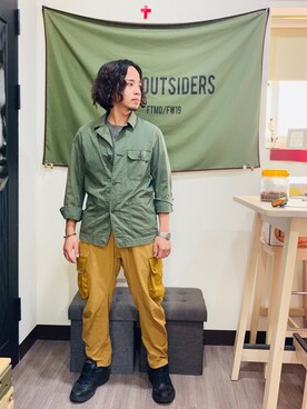 「アイテム（カーゴパンツ、イエロー系）」を使った、Ú-Sêng Tânさん（メンズ・167cm）の冬コーディネート