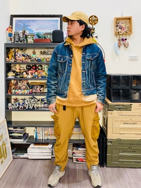 「アイテム（カーゴパンツ、イエロー系）」を使った、Ú-Sêng Tânさん（メンズ・167cm）の冬コーディネート