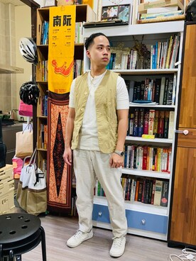 「SYNDRO（シンドロ）のアイテム（トップス）」を使った、Ú-Sêng Tânさん（メンズ・167cm）の春コーディネート