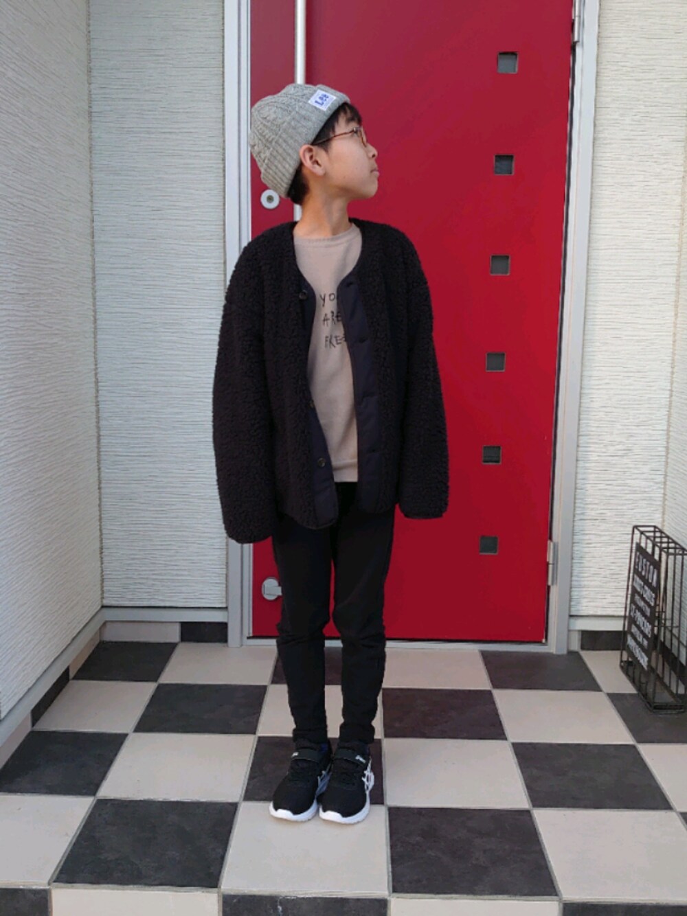 「pairmanonのアイテム（スウェット、ベージュ系）」を使った、sota.さん（キッズ・137cm）の冬コーディネートの1枚目の写真