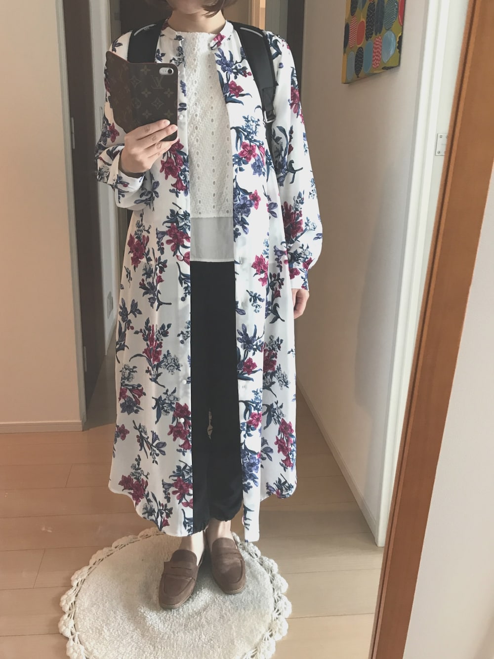 「ガウンワンピース、JEANASiS、ジョガーパンツ、UNIQLO、coen、バブーシュ、休日スタイル、スーパー銭湯、ママコーデ」｜「JEANASISのシャツワンピース/743980 （ワンピース、ホワイト系）」を使った、リンゴさん（レディース・159cm）の春コーディネートの1枚目の写真