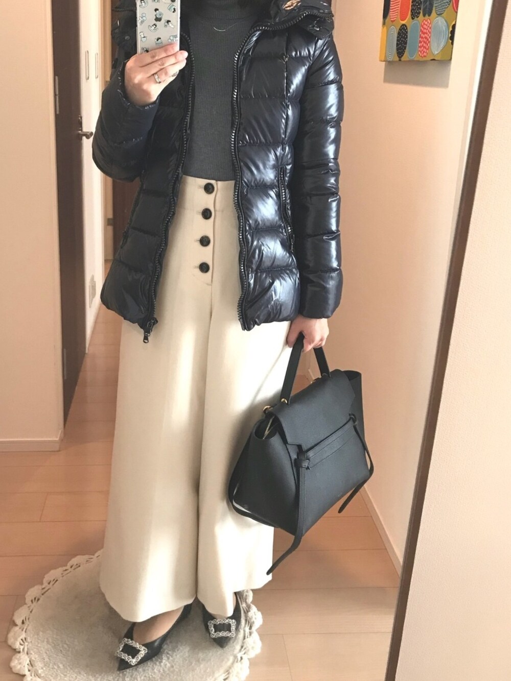 「大晦日、年越しそば、TATRAS、ダウンジャケット、ワイドパンツ、ホワイトパンツ、IENA、ビジューパンプス、pippichic、良いお年を」｜「TATRASのTATRAS/BABILA （ダウンジャケット/コート、ブルー系）」を使った、リンゴさん（レディース・159cm）の冬コーディネートの1枚目の写真