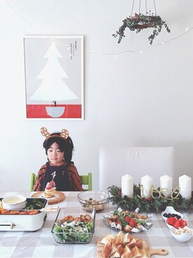 「ZARA KIDSのアイテム（Tシャツ/カットソー、ブラウン系）」を使った、iorinrinさん（キッズ）の冬コーディネート