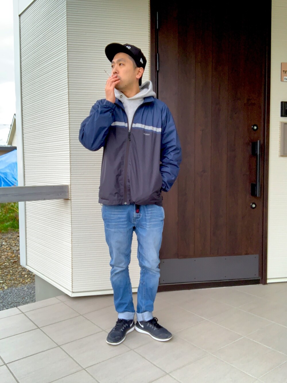 「やっぱりストリートが好き、秋のコーデ、シンプル、スニーカーコーデ」｜「NEW ERAのアイテム（キャップ、ブラック系）」を使った、ユッキさん（メンズ・170cm）の秋コーディネートの1枚目の写真