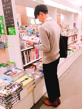 「usedのアイテム（ニット/セーター、ベージュ系）」を使った、なおっきーさん（メンズ・185cm）の春コーディネート