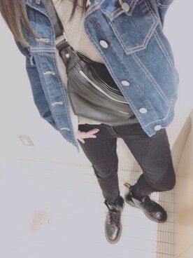 「UNIQLO（ユニクロ）のウルトラストレッチジーンズ（ダメージ）（デニムパンツ、ブラック系）」を使った、ogaさん（レディース・158cm）の秋コーディネート
