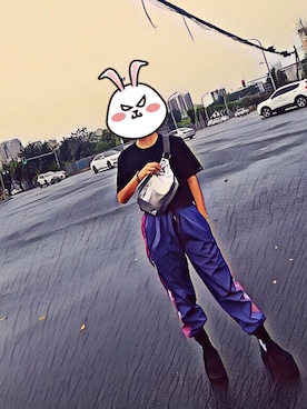 「アイテム（ボディバッグ/ウエストポーチ、シルバー系）」を使った、穿着高跟鞋流浪D猫さん（レディース・157cm）の夏コーディネート