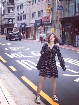 「Mo&Co.（モーアンドコー）のアイテム（ワンピース/ドレス）」を使った、穿着高跟鞋流浪D猫さん（レディース・157cm）の秋コーディネート