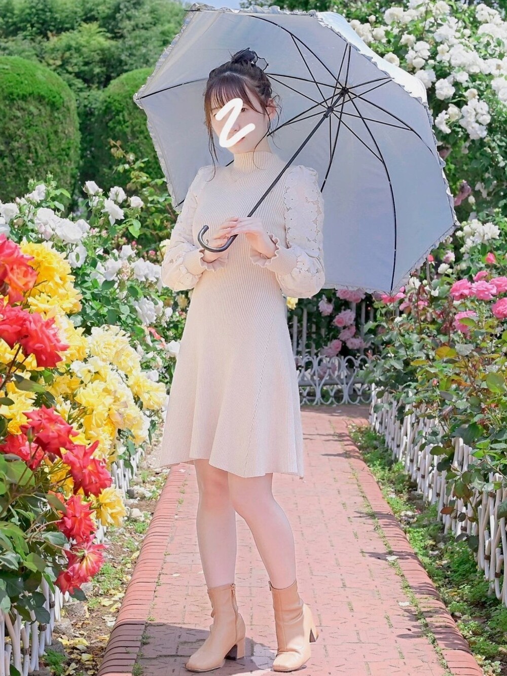「薔薇、フレンチガーリー、これが私をアゲる服、大人カジュアル、きれいめカジュアル、ベージュ、低身長コーデ、ベージュコーデ、お洒落さんとつながりたい、公園」｜「DHOLICのアイテム（ワンピース、ベージュ系）」を使った、onchanさん（レディース・148cm）の春コーディネートの1枚目の写真