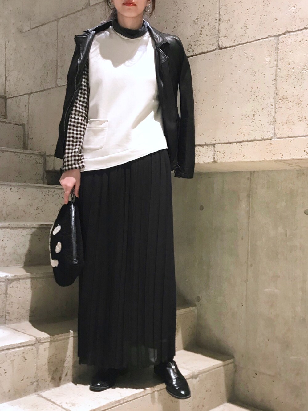 「秋コーデ、秋冬、オトナカジュアル、黒、モノトーンコーデ、ライダース、ニコちゃん、B2nd」｜「GIORGIO BRATOのGIORGIO BRATO（ジョルジオブラト）別注ボローニャPKライダース（ライダースジャケット、ブラック系）」を使った、ayanoさん（レディース・171cm）の秋コーディネートの1枚目の写真