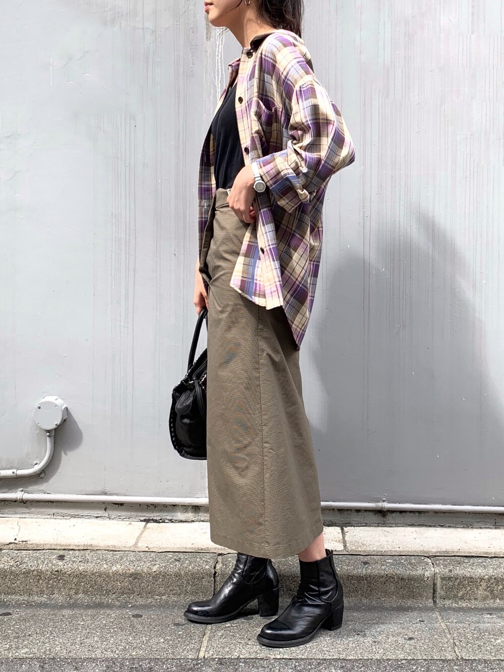 「シンプル、大人女子、秋コーデ、大人カジュアル、チェックシャツ、シャツスタイル、秋色、B2nd、高身長女子」｜「Munichのアイテム（シャツ/ブラウス、パープル系）」を使った、ayanoさん（レディース・171cm）の夏コーディネートの1枚目の写真
