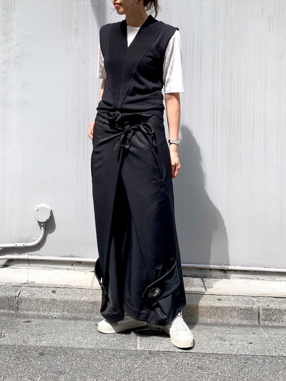 「ブラックコーデ、ベスト、モノトーン、ANREALAGE、ワイドパンツ、モード、パンツスタイル、シンプルコーデ、B2nd、高身長女子」｜「ANREALAGEのアイテム（ベスト、ブラック系）」を使った、ayanoさん（レディース・171cm）の夏コーディネートの1枚目の写真