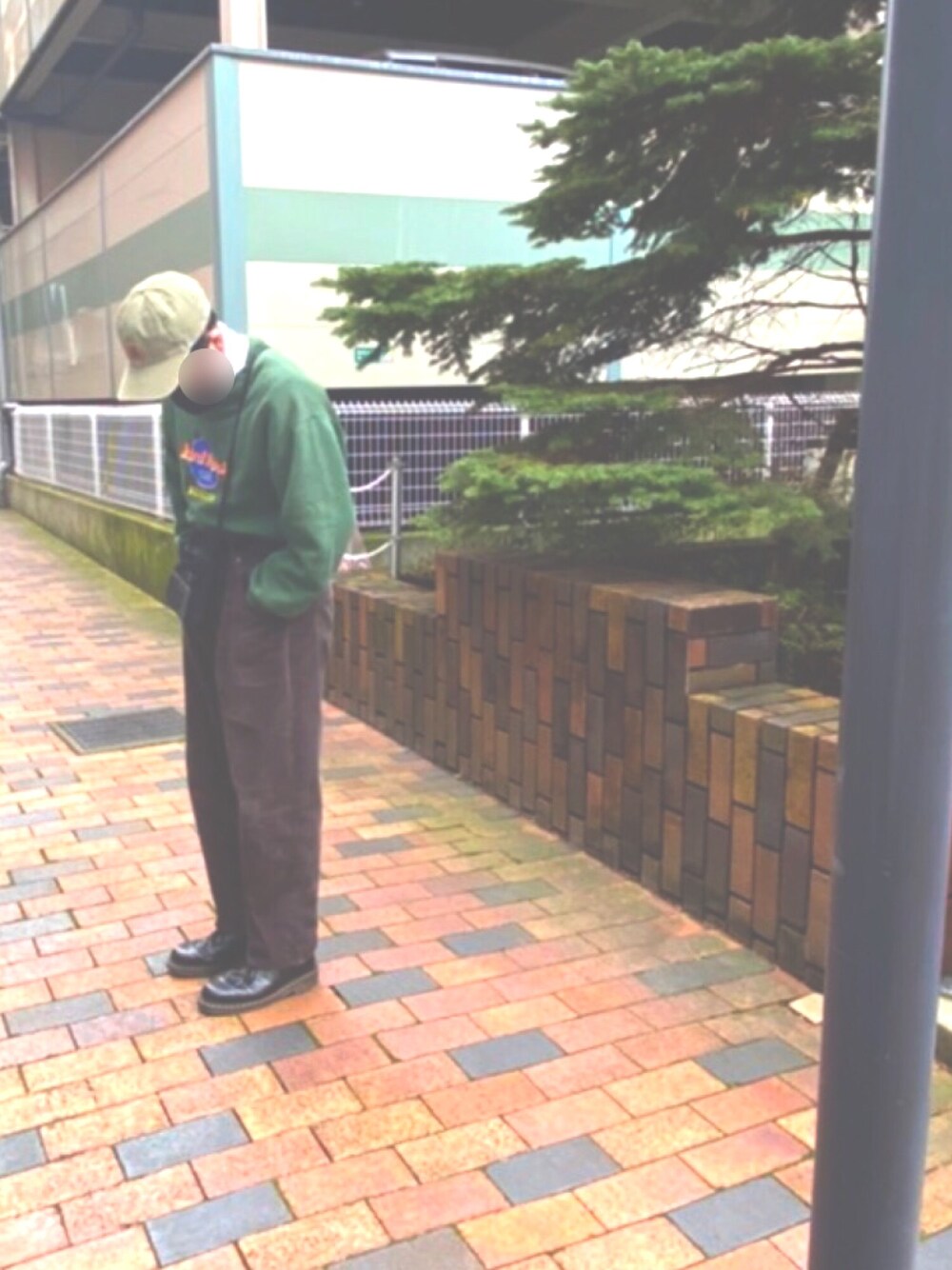 「お洒落さんとつながりたい、ハードロックカフェ、hardrockcafe、私の推しブランド、Dr.Martens」｜「Carharttのアイテム（キャップ、グリーン系）」を使った、yokoyoko9さん（メンズ・170cm）の冬コーディネートの1枚目の写真