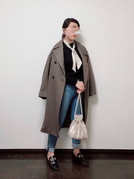 「select MOCA（セレクトモカ）の柔らかく履きやすいフェイクレザーゴールドビット付きローファー（ローファー）」を使った、碧さん（レディース・160cm）の春コーディネート