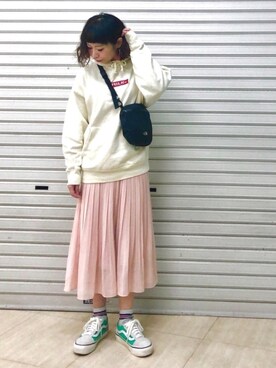 スニーカー グリーン系 を使った シフォンスカート の人気ファッションコーディネート Wear