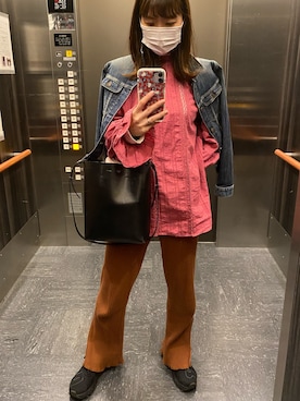 「CELINE」｜「アイテム（デニムジャケット）」を使った、河越由衣さん（レディース・162cm）の秋コーディネート