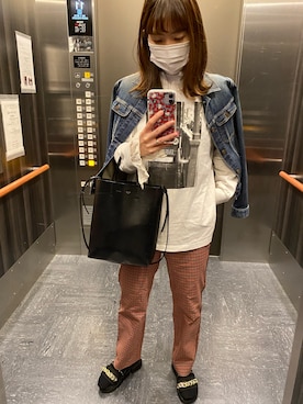 「CELINE」｜「アイテム（デニムジャケット）」を使った、河越由衣さん（レディース・162cm）の秋コーディネート