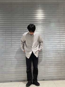 「URBAN RESEARCH（アーバンリサーチ）のWASHABLEウールバンドカラーシャツ（シャツ/ブラウス、グレー系）」を使った、冷牟田 誠さん（メンズ・165cm）の冬コーディネート