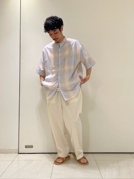 「URBAN RESEARCH Sonny Label（アーバンリサーチサニーレーベル）のアイテム（トップス、ホワイト系）」を使った、冷牟田 誠さん（メンズ・165cm）の夏コーディネート
