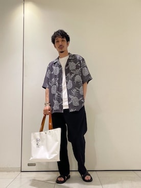 「URBAN RESEARCH（アーバンリサーチ）のパターンオープンカラーショートスリーブシャツ（シャツ/ブラウス、グレー系）」を使った、冷牟田 誠さん（メンズ・165cm）の夏コーディネート