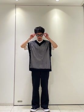 「URBAN RESEARCH（アーバンリサーチ）のURBAN RESEARCH iD　メッシュVネックニットベスト（ベスト、ブラック系）」を使った、冷牟田 誠さん（メンズ・165cm）の夏コーディネート